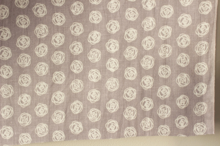 LINNETリネンプリント<br />
        ローズドット・モーブ 